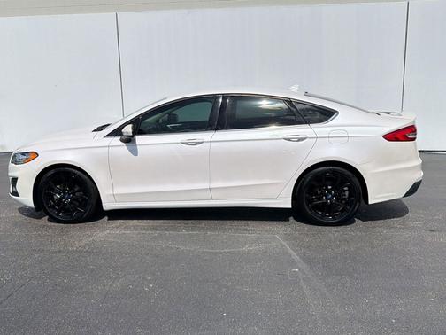 White Platinum Metallic Tri-Coat 2020 Ford Fusion SE