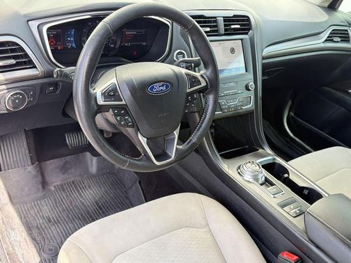 White Platinum Metallic Tri-Coat 2020 Ford Fusion SE