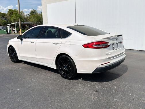 White Platinum Metallic Tri-Coat 2020 Ford Fusion SE