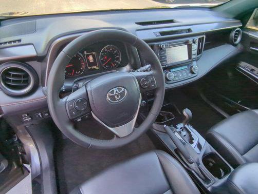2018 Toyota RAV4 SE
