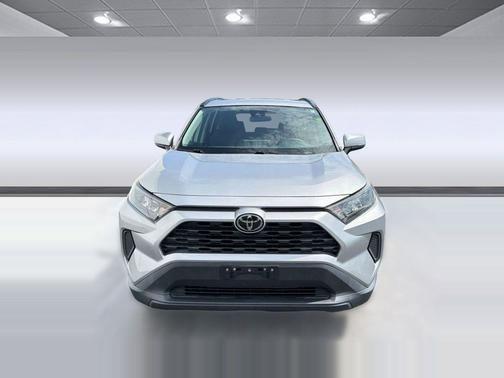 Silver Sky Metallic 2019 Toyota RAV4 LE
