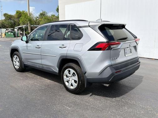 Silver Sky Metallic 2019 Toyota RAV4 LE