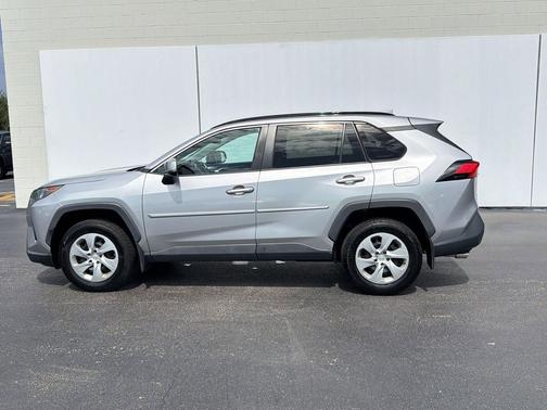 Silver Sky Metallic 2019 Toyota RAV4 LE