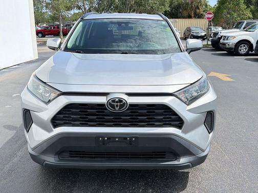 Silver Sky Metallic 2019 Toyota RAV4 LE