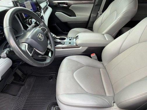Magnetic Gray Metallic 2024 Toyota Highlander Limited
