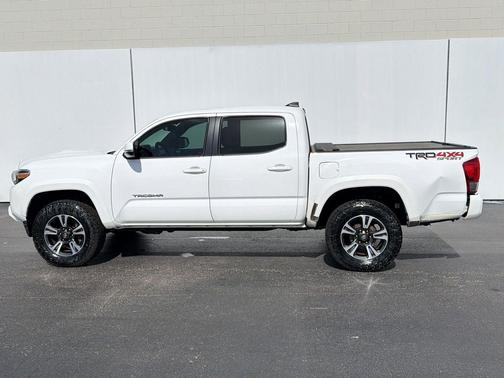 Super White 2017 Toyota Tacoma TRD Sport