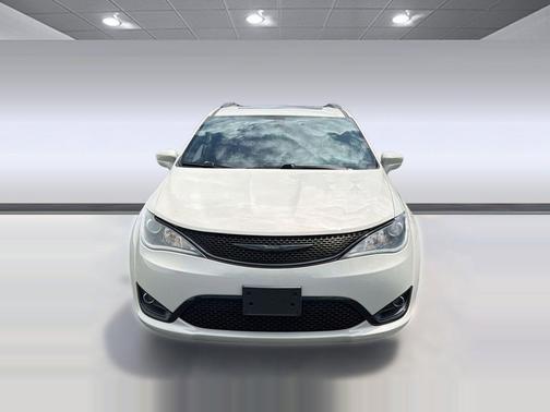 Luxury White Pearlcoat 2020 Chrysler Pacifica Touring-L Plus