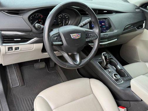 2020 Cadillac XT4 Premium Luxury