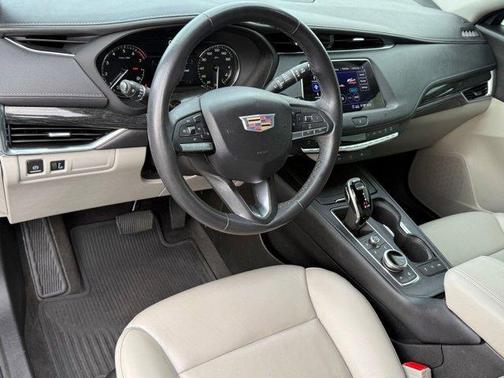 2020 Cadillac XT4 Premium Luxury