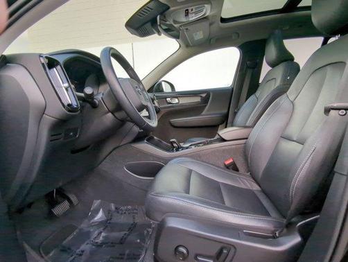 2024 Volvo XC40 Core Bright Theme (B5 AWD Core Bright Theme)