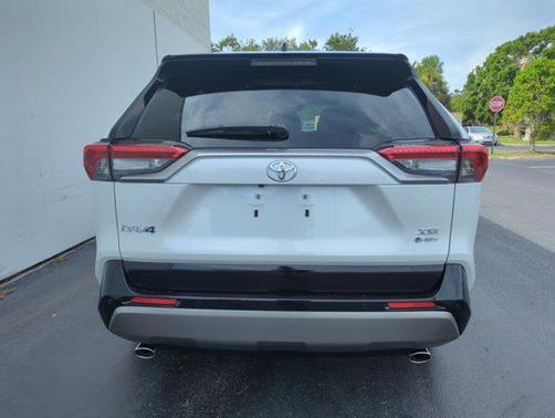 2025 Toyota RAV4 Hybrid SE