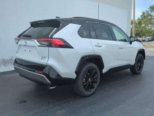 2025 Toyota RAV4 Hybrid SE