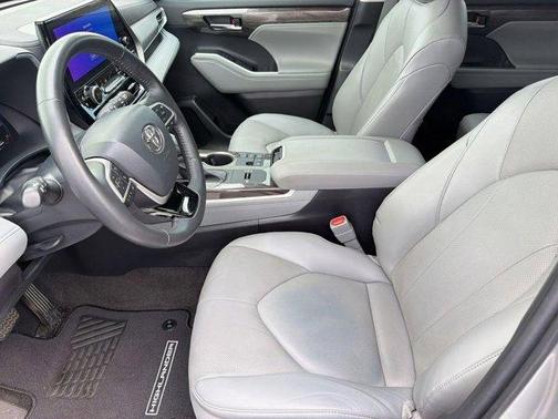 Celestial Silver Metallic 2023 Toyota Highlander Limited