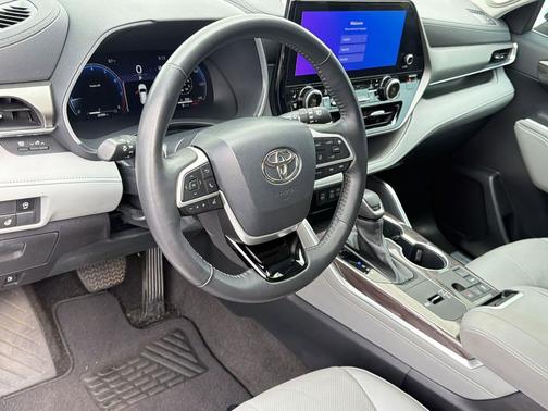 Celestial Silver Metallic 2023 Toyota Highlander Limited