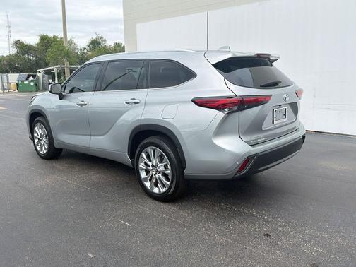 Celestial Silver Metallic 2023 Toyota Highlander Limited