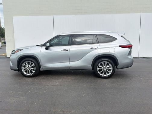 Celestial Silver Metallic 2023 Toyota Highlander Limited