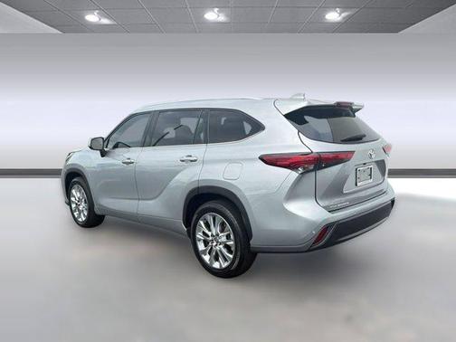 Celestial Silver Metallic 2023 Toyota Highlander Limited
