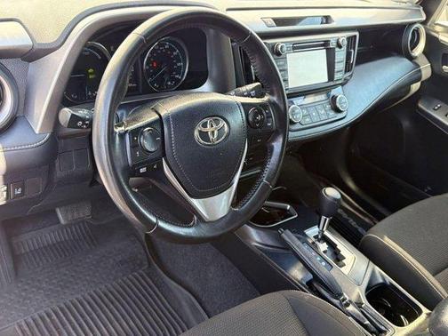 Super White 2018 Toyota RAV4 Hybrid XLE