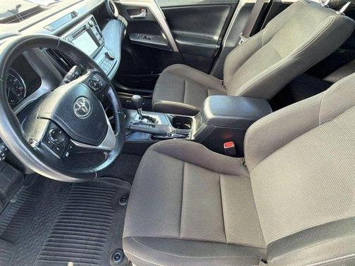 Super White 2018 Toyota RAV4 Hybrid XLE