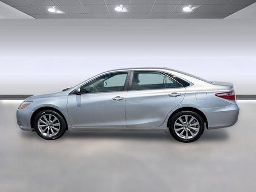 Celestial Silver Metallic 2017 Toyota Camry XLE