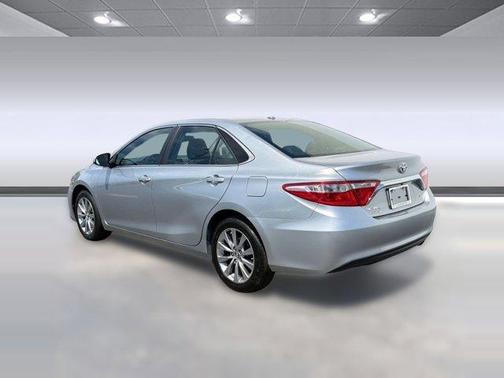 Celestial Silver Metallic 2017 Toyota Camry XLE