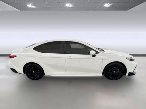 Ice Cap 2025 Toyota Camry SE