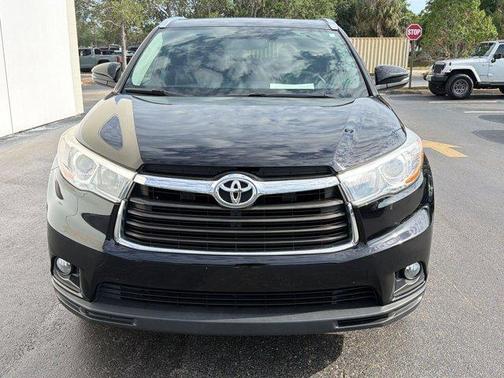 Midnight Black Metallic 2016 Toyota Highlander XLE
