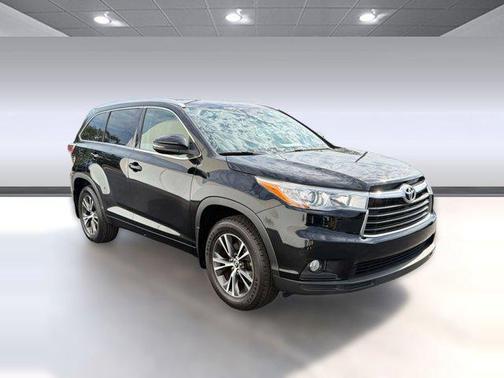 Midnight Black Metallic 2016 Toyota Highlander XLE