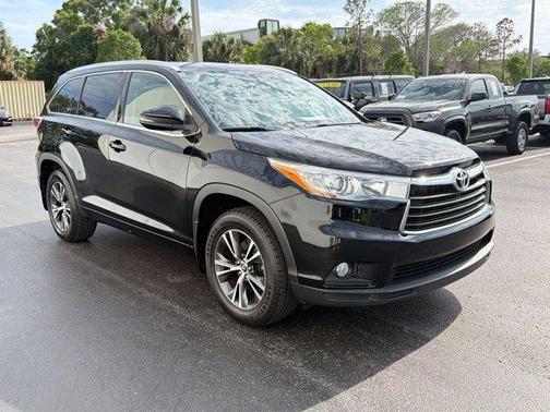 Midnight Black Metallic 2016 Toyota Highlander XLE