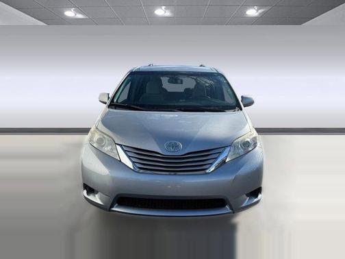 2017 Toyota Sienna LE