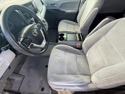 2017 Toyota Sienna LE