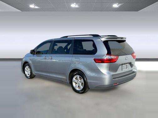 2017 Toyota Sienna LE