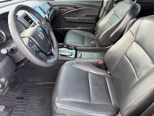 White Diamond Pearl 2018 Honda Pilot Touring