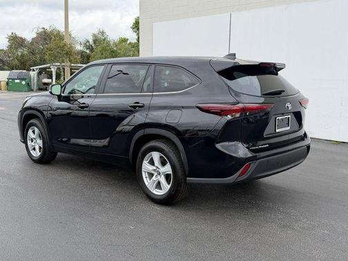 2025 Toyota Highlander LE