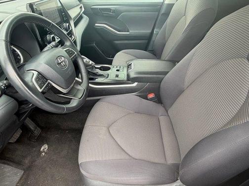 2025 Toyota Highlander LE