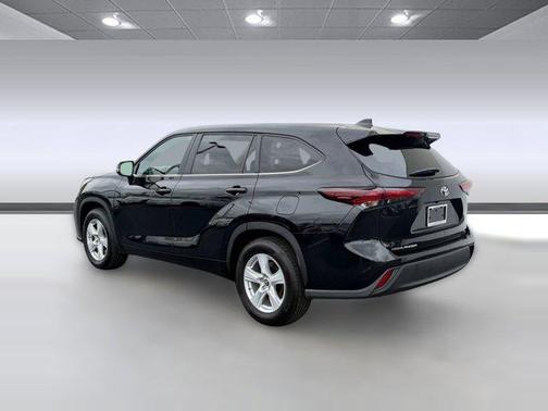 Midnight Black Metallic 2025 Toyota Highlander LE