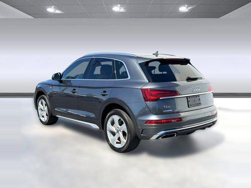 Daytona Gray Pearl Effect 2023 Audi Q5 45 S line Premium Plus