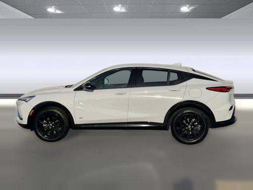 Summit White 2025 Buick Envista Sport Touring FWD