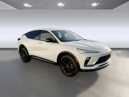 Summit White 2025 Buick Envista Sport Touring FWD