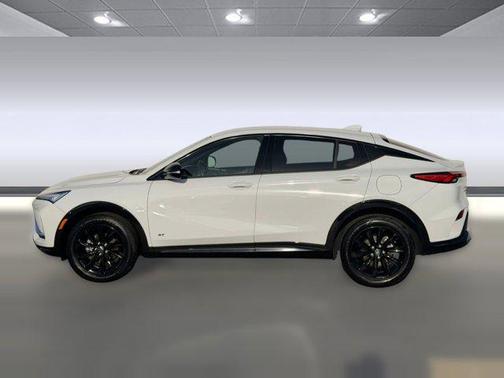 Summit White 2025 Buick Envista Sport Touring FWD