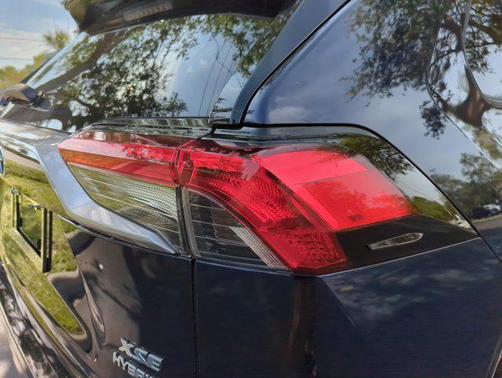 2021 Toyota RAV4 Hybrid SE