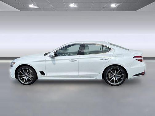 Uyuni White 2025 Genesis G70 2.5T AWD