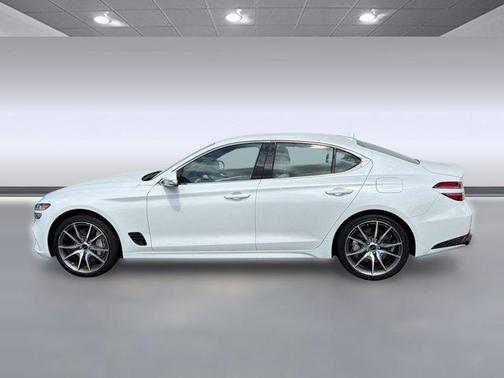 Uyuni White 2025 Genesis G70 2.5T AWD