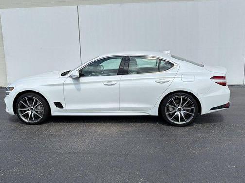 Uyuni White 2025 Genesis G70 2.5T AWD