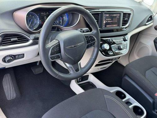 Bright White Clearcoat 2023 Chrysler Voyager LX