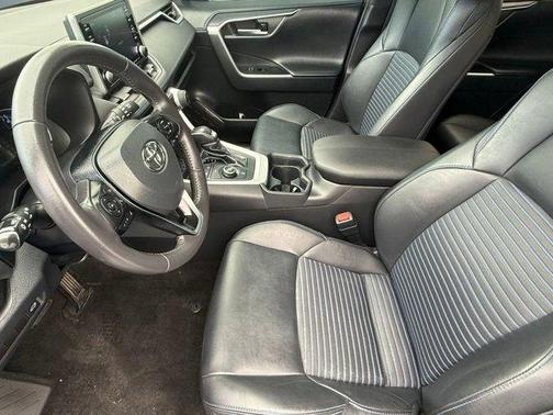 2020 Toyota RAV4 Hybrid SE