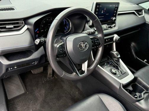 2020 Toyota RAV4 Hybrid SE