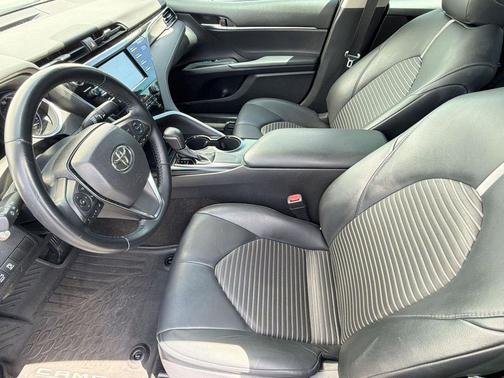 Midnight Black Metallic 2019 Toyota Camry SE