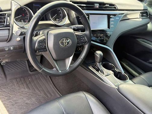 Midnight Black Metallic 2019 Toyota Camry SE