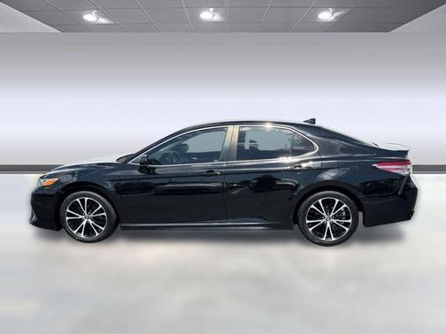 Midnight Black Metallic 2019 Toyota Camry SE